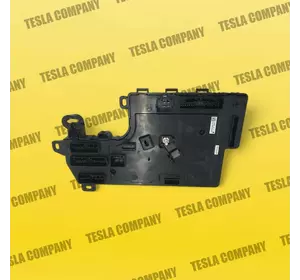 Блок комфорта (боди контроллер правой стороны) Tesla Model 3 1567454-00-B Б/у оригинал Блок комфорта (боди контроллер правой стороны) Tesla Model 3 1567454-00-B Б/у оригинал