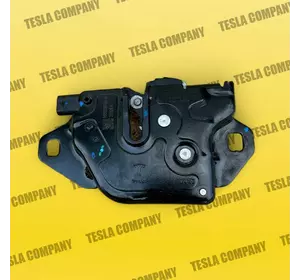 Замок капота Tesla Model SP 1500397-00-E Б/у оригинал Замок капота Tesla Model SP 1500397-00-E Б/у оригинал