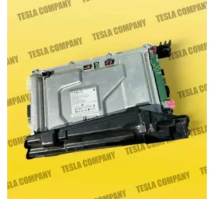 Блок управления навигацией Tesla Model 3 1681271-00-G rev4 Б/у оригинал Блок управления навигацией Tesla Model 3 1681271-00-G rev4 Б/у оригинал