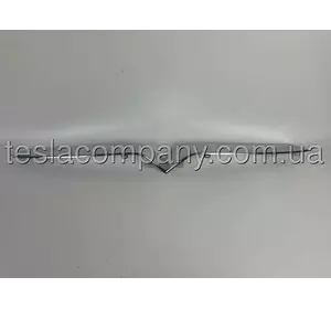 Молдинг решетки радиатора птичка Tesla Model X 1047022-00-D Новый оригинал