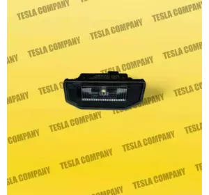 Ліхтар підсвічування номерного знаку Tesla Model Y 1449730-00-B Б/в оригінал Ліхтар підсвічування номерного знаку Tesla Model Y 1449730-00-B Б/в оригінал