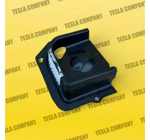 Накладка склянки амортизатора права Tesla Model Y 1494084-00-A Б/в оригінал Накладка склянки амортизатора права Tesla Model Y 1494084-00-A Б/в оригінал