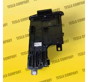 Боді контролер правий Tesla Model Y 1497846-10-E Б/в оригінал Боді контролер правий Tesla Model Y 1497846-10-E Б/в оригінал