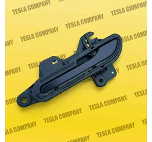 Ручка дверей ліва антихром Tesla Model Y 1528114-00-D Б/в оригінал Ручка дверей ліва антихром Tesla Model Y 1528114-00-D Б/в оригінал