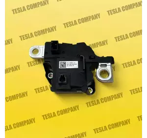 Контактор основної батареї Tesla Model 3 1089334-02-J Вживані оригінал Контактор основної батареї Tesla Model 3 1089334-02-J Вживані оригінал