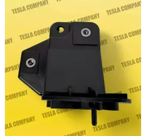 Кріплення переднього бампера праве внутрішнє Tesla Model SR 1061332-00-B Новий аналог Кріплення переднього бампера праве внутрішнє Tesla Model SR 1061332-00-B Новий аналог