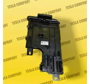 Боді контролер лівий Tesla Model Y 1497847-02-D Б/в оригінал Боді контролер лівий Tesla Model Y 1497847-02-D Б/в оригінал