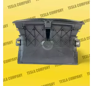 Корпус люверси центральної Tesla Model Y 1634325-00-A Новий аналог Корпус люверси центральної Tesla Model Y 1634325-00-A Новий аналог