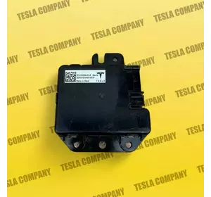 Блок управління зарядним пристроєм USB-концентратора Tesla Model Y 1755200-00-B Б/в оригінал Блок управління зарядним пристроєм USB-концентратора Tesla Model Y 1755200-00-B Б/в оригінал